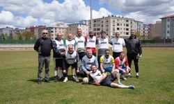 Kars'ta 19 Mayıs coşkusu sahaya taştı: Dostluk maçında kazanan kardeşlik oldu