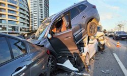 Kartal'da 4 aracın karıştığı zincirleme kaza: 5 yaralı
