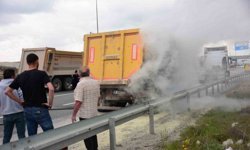 Kayseri'de tırın lastiklerinde çıkan yangın büyümeden söndürüldü