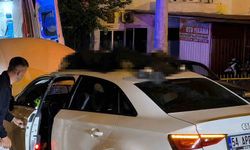 Kazada otomobilin üzerine savrulan motosiklet sürücüsü hayatını kaybetti