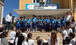 Kepez'de ilkokullar arası futbol turnuvasının şampiyonu Cengiz Topel İlkokulu oldu