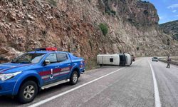 Kilis'te minibüs devrildi: 2 yaralı