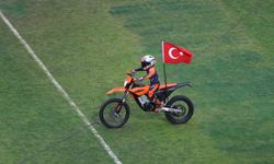 Kocaeli Stadyumu'nda Zayn Sofuoğlu'ndan motosiklet şovu