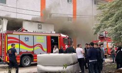 Koltuk fabrikasında korkutan yangın: 2 kişi dumandan etkilendi