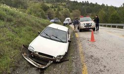 Kontrolden çıkan otomobil şarampole çarptı: 3 yaralı