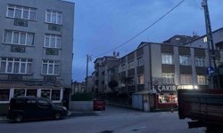 Küçükçekmece'de kahve önünde silahlı saldırı: 3 yaralı