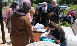 Kurbanlık olarak kestikleri 30 küçükbaş hayvanı, ihtiyaç sahiplerine ulaştırdı