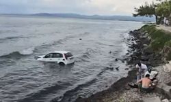 Kuşadası'nda otomobil denize uçtu: 1 yaralı