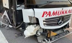 Lastiği patlayan yolcu otobüsünde can pazarı: Muavin kopan kapıdan aşağı uçtu