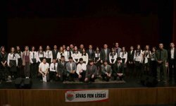 Lise öğrencileri Veysel'in hayatını sahneye taşıdı