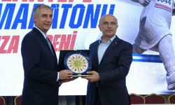 Malatya'da spor emekçileri onurlandırıldı, Arslantepe Yarı Maratonu'nun imzaları atıldı