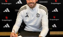 Manchester United, 2 yıl daha Michael Carrick'e emanet