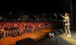 Manisa'da hıdırellez coşkusu Hüsnü Şenlendirici konseriyle zirveye ulaştı