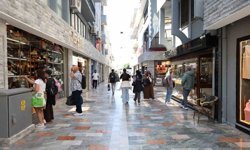 Marmaris'te yenilenen çarşı turistlerin gözdesi oldu