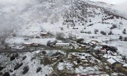 Mayısta kar sürprizi: Refahiye'de köyler beyaza büründü