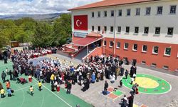 Miniklerden 19 Mayıs'a coşkulu kutlama