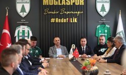 Muğla Büyükşehir Belediye Başkanı Aras: 'Muğla'mızı bayraklarla donatalım'