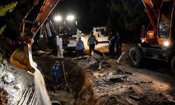 MUSKİ ekiplerinden Torba'daki su isale hattı patlamasına gece müdahalesi