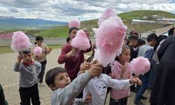 Muş'un uzak köylerinde çocukların bayram sevinci