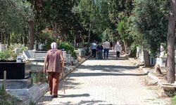 Nazilli'de arefe günü mezarlıklara ziyaretçi akını