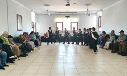 Öğrencilerden huzurevi sakinlerine renkli program