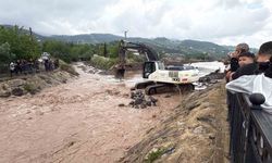 Osmaniye'de araçlar ve evler sular altında kaldı