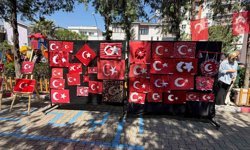 Osmaniye'de minik öğrencilerden el emeği bayrak sergisi