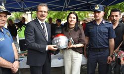Salihli'de motosiklet sürücülerine kask dağıtıldı
