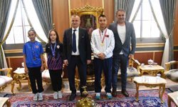 Şampiyon sporcular Başkan Balaban'ın konuğu oldu