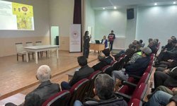 Şaphane'de üreticilere kiraz ve vişne hastalıkları ile zararlıları eğitimi