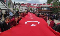 Sason'da 100 metrelik bayrakla 'Gençlik Yürüyüşü' düzenlendi