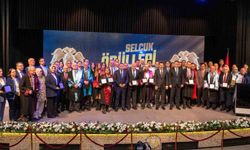 Selçuk Üniversitesinde başarıya katkı sağlayanlar onurlandırıldı