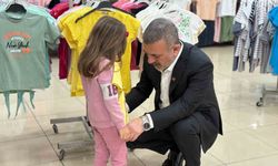 Sincan Belediye Başkanı Murat Ercan çocuklara bayramlık hediye etti