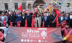 'Sivas Uluslararası Film Festivali' kortej yürüyüşüyle başladı