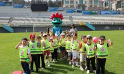 Spor Şenlikleri'nde sıra minik öğrencilerin