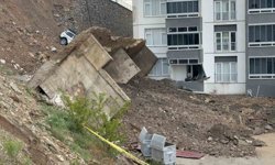 Tokat'ta istinat duvarı çöktü, park halindeki bir araç sürüklendi