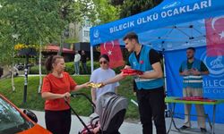 Ülkü Ocakları'ndan Anneler Günü'nde kadınlara hediye
