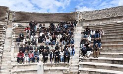 Üniversite öğrencilerine Bergama ve Ödemiş gezisi
