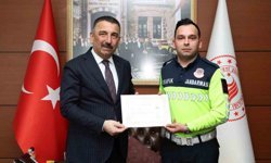 Vali Hacıbektaşoğlu'ndan trafik ekiplerine başarı belgesi