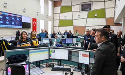 Vali Sözer 112 Acil Çağrı Merkezi'nde bayram mesaisi yapan personelle buluştu