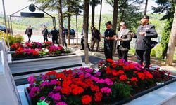 Vali Sözer'den bayramda şehitlik ziyareti