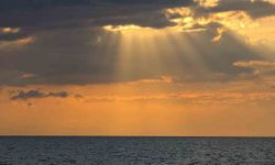 Van Gölü'nde görsel şölen: Günbatımı ve güneş huzmeleri büyüledi