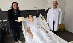 Yeni yaşını doktoruyla birlikte kutladı