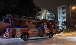 Zeytinburnu'nda 4 katlı iş merkezinin çatısında yangın