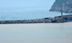 Zonguldak Limanı çamur nedeniyle sarı renge büründü