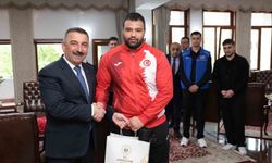 Zonguldak'ta gençlerden valiliğe ziyaret