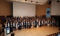 Akdeniz Üniversitesi'nde diş hekimleri mezun oldu