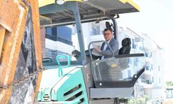 Altıeylül'de asfalt mesaisi aralıksız sürüyor