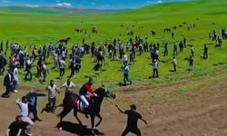 Asırlık at yarışında tepki toplayan anlar