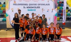 Ayvalık'ta küçük mahallenin büyük şampiyonları gururlandırdı